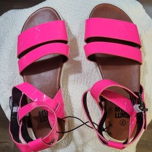 Muk Luks Hot Pink women's size 8